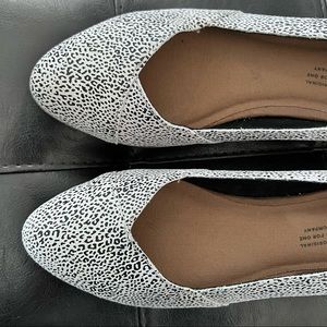 Toms flats - size 7 - gently used